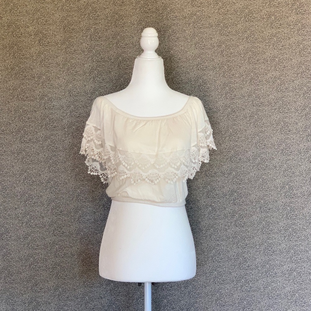 💫✨Off Shoulder Crop Top with Lace Crochet✨💫